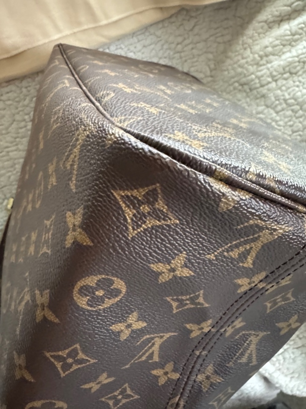 Louis Vuitton Monogram Canvas Tote MM with Pouch - Picture 9 of 15